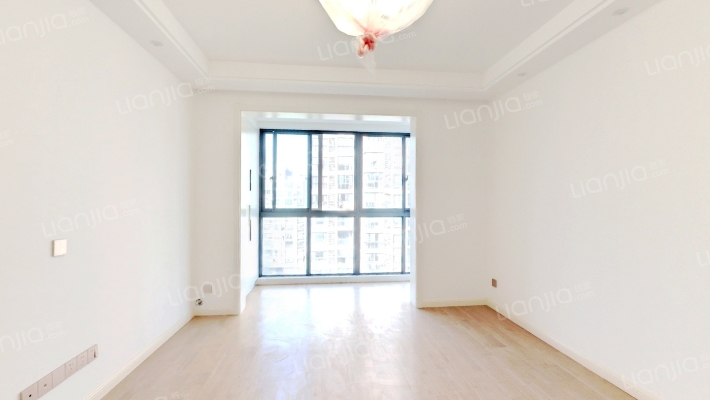 冠城大通蓝郡二手房实景图