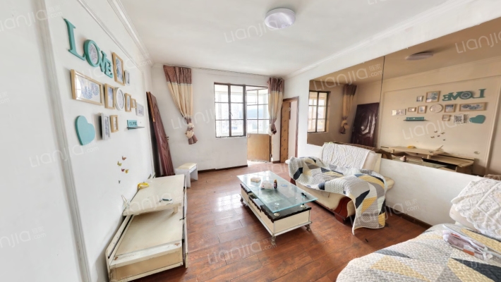 女子商场宿舍二手房实景图