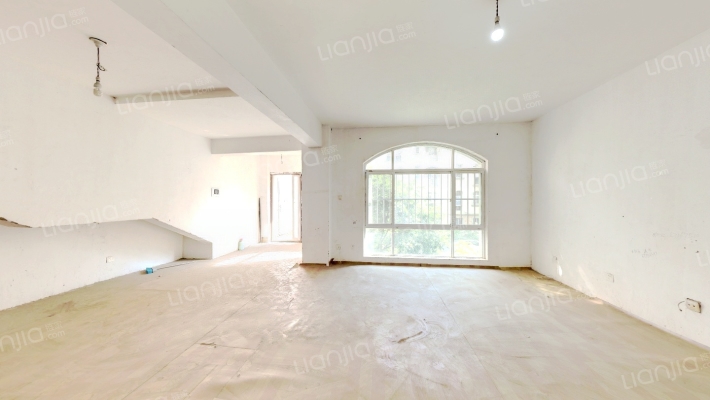 新亚洲体育城水晶堡二手房实景图