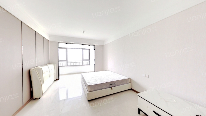 融创青岛湾琴湾二手房实景图