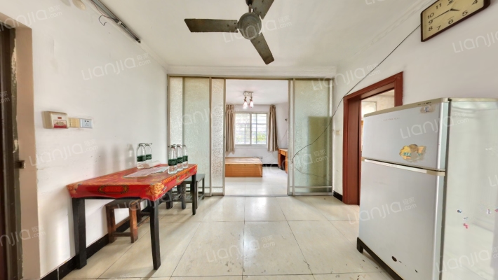 巴里新村二手房实景图