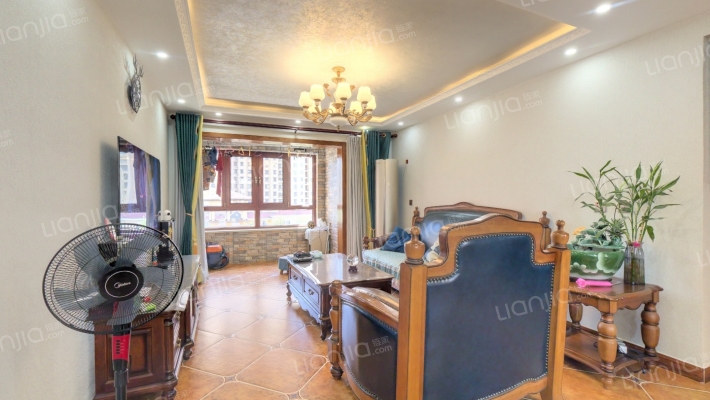 出售 香邑溪谷玫瑰园 南北通透三居 精装修 满二-客厅