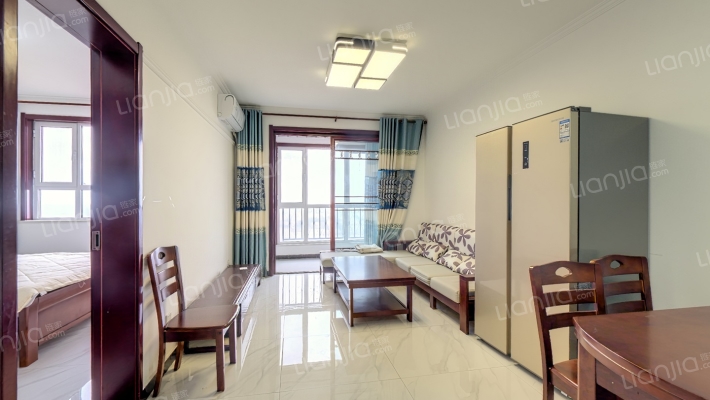 牛津花园   南向两居室    精装修   随时看房-客厅