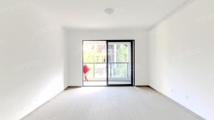 朗臻依山郡二手房实景图