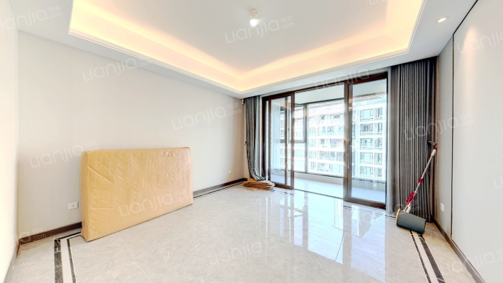 正黄翡翠堂二手房实景图