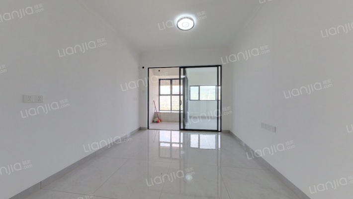 DADA的草地二手房实景图