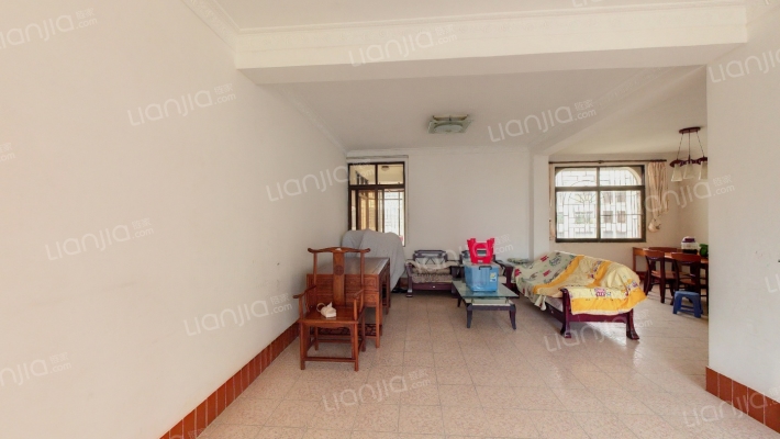 怡海新村开苑二手房实景图