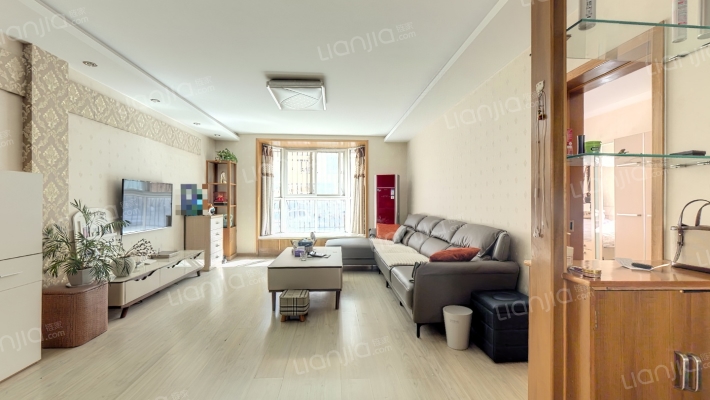 房子格局方正   采光全天    交通便利-客厅