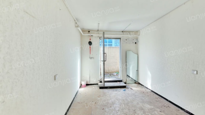 汽车一队宿舍二手房实景图