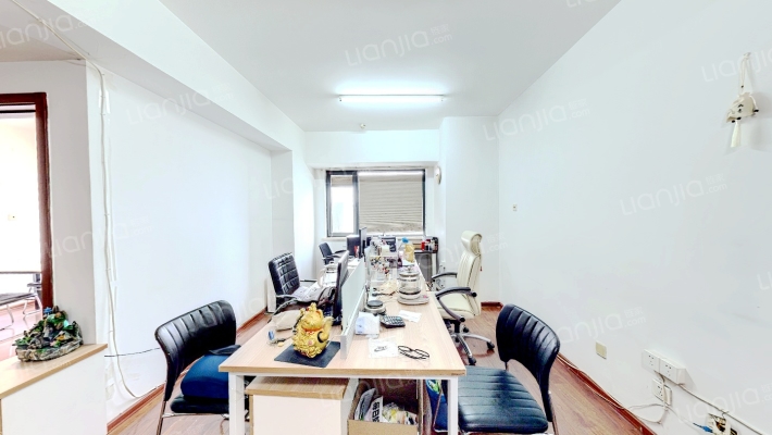 晶采大厦二手房实景图