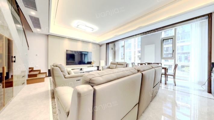 蔚蓝卡地亚云墅二手房实景图