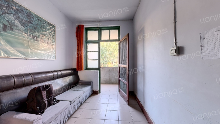 汉丹厂家属院二手房实景图