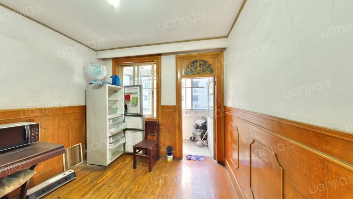 曹张新村第一社区本部二手房实景图