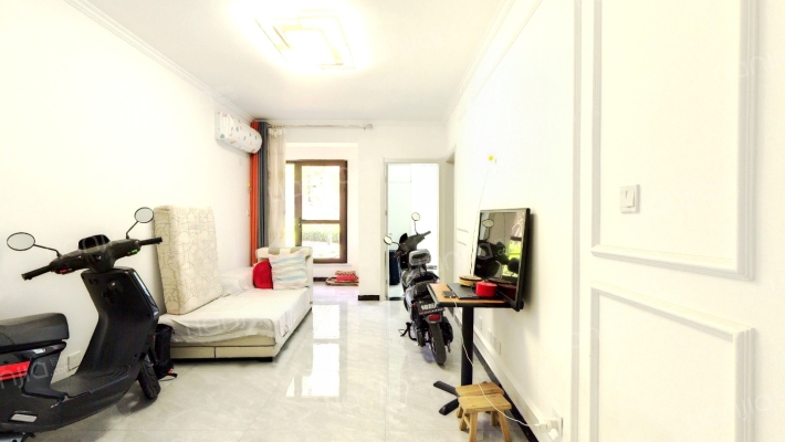 一期两居室，精装未住，房本满二-客厅