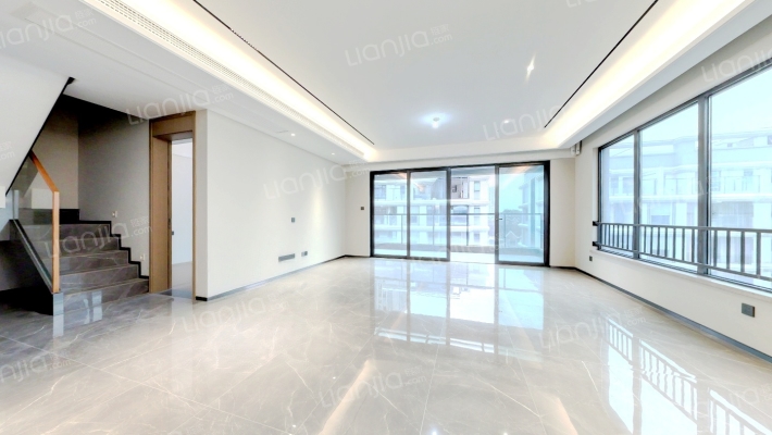 信达麓湖左岸二手房实景图