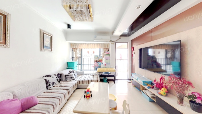 依云上城二手房实景图