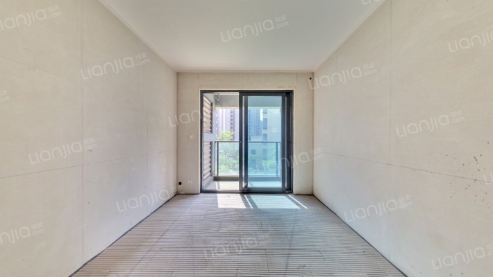 融创云湖十里E区二手房实景图