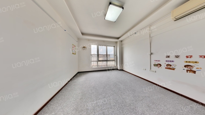 新域柠檬特区二手房实景图