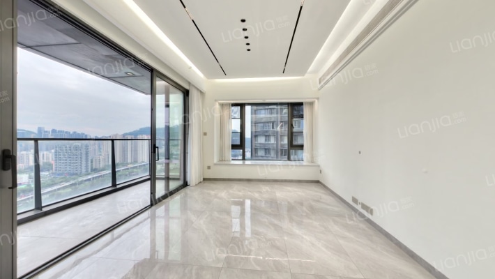 颐湾府二手房实景图