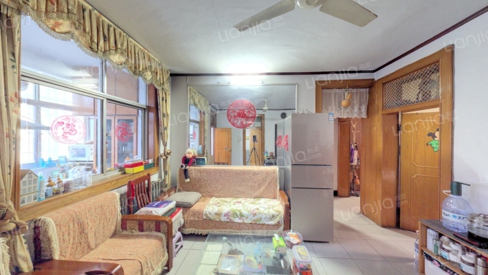 纬一路小学家属院二手房实景图