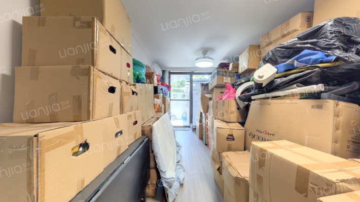 育新新村二手房实景图