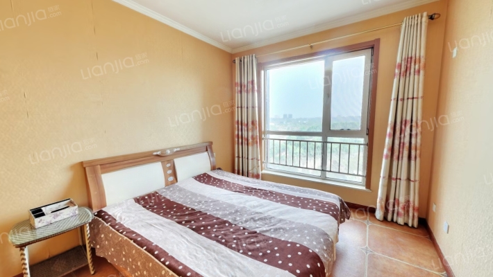 国泰龙城苑东区二手房实景图