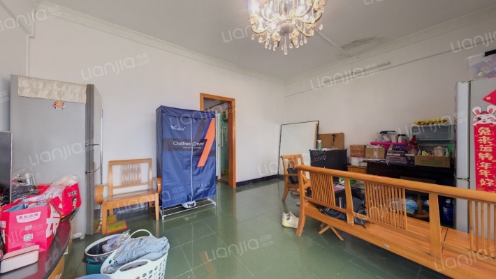 珍宝巴士楼二手房实景图