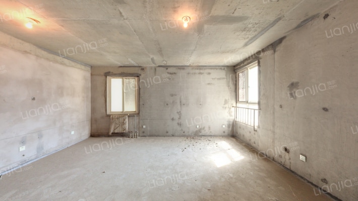 水泥制管厂家属院二手房实景图