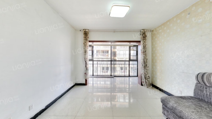 益新德隆小区二手房实景图