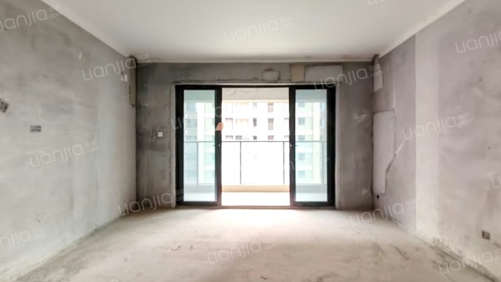 融创春澜府二手房实景图