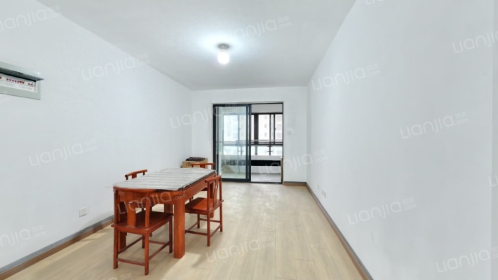 新港雅苑A区二手房实景图