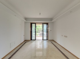 此房房东诚意出售 户型方正 环境优美