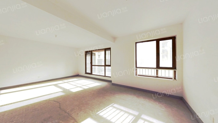 新干线 南北通透 双卫洋房 正常首付 南北露台 中层-客厅