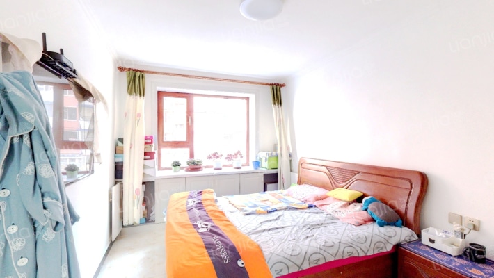 公交商品楼二手房实景图