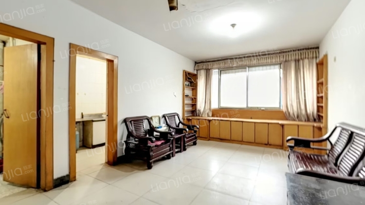 汽车管带厂家属楼二手房实景图