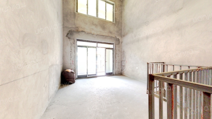 两江春城麓府二手房实景图