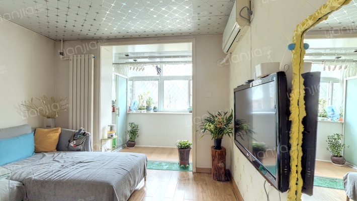 范阳路精装修两居室  园林社区  集中供暖  好停车-客厅