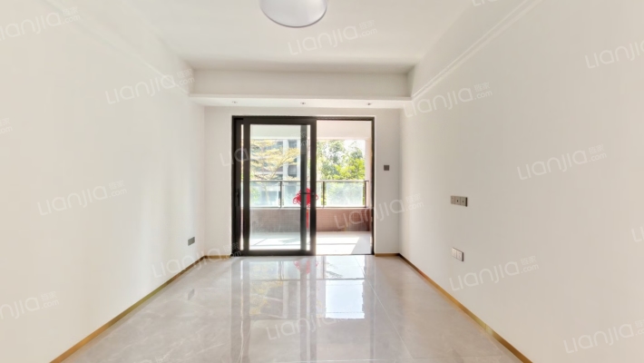 展睿江樾湾二手房实景图