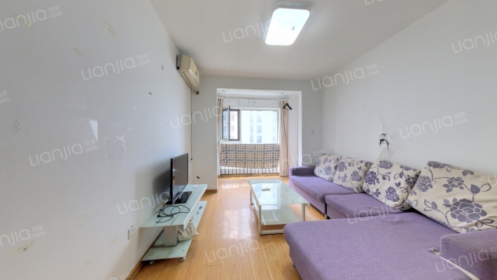 中间楼层，视野采光好，出行方便，户型格局方正-客厅