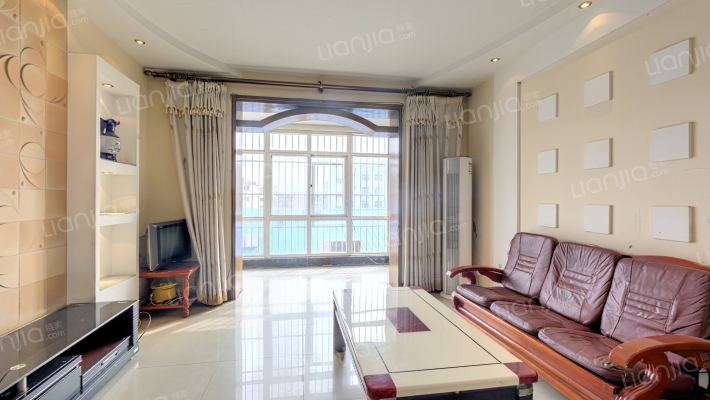 经典板楼，大三居，满五不唯一，南北通透，采光好，-客厅