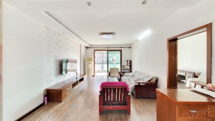 南航揽翠苑二手房实景图