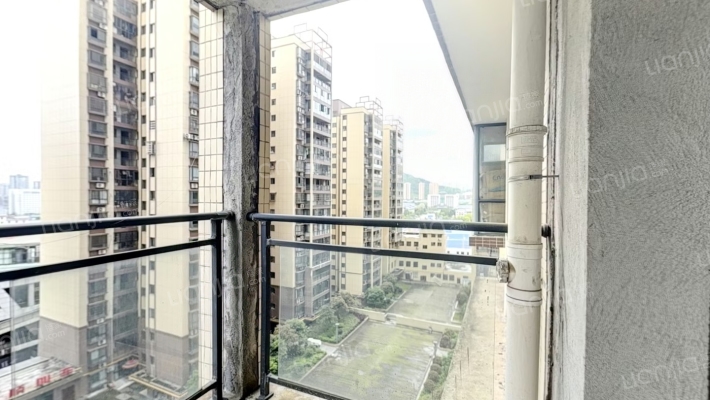 蓝天花园二手房实景图