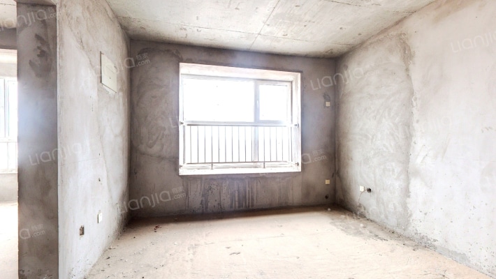 翔天万和城南北通透，小区安静适宜居住！-客厅