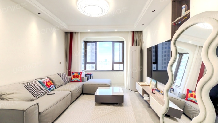 精装婚房 房本满二  好楼层采光好-客厅