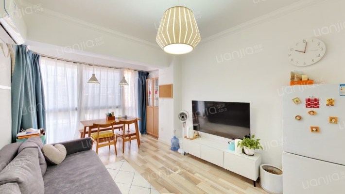 广场湖畔花园二手房实景图