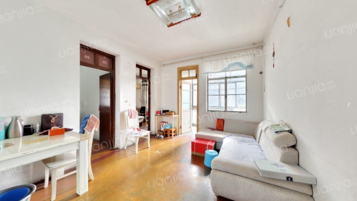 体育馆路12号二手房实景图