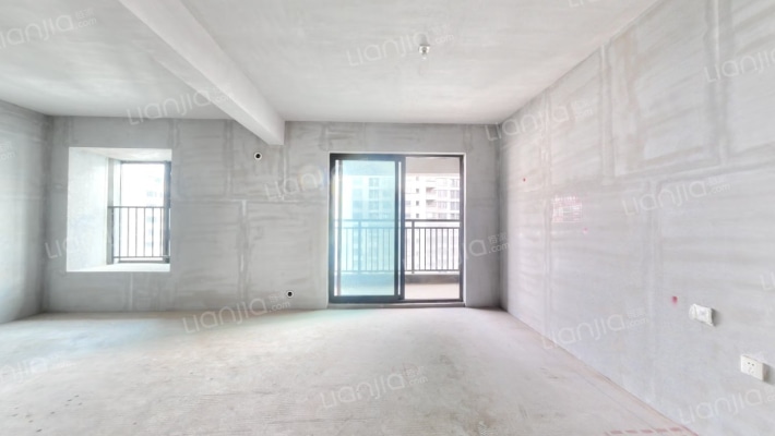 纯水岸东湖三期二手房实景图