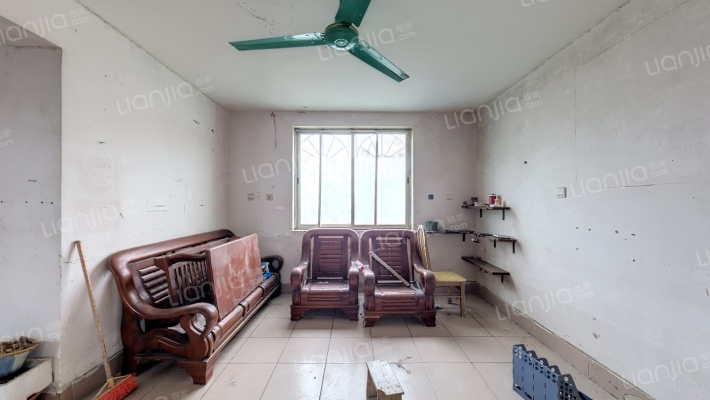 广西建工二建北海分公司生活区二手房实景图