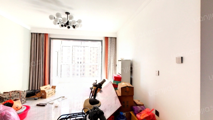 房子精装修，保养的很好，南北通透采光好-客厅