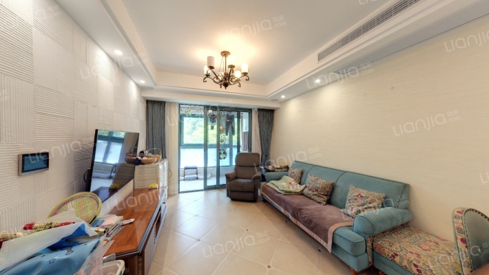 融信孔雀蓝郡二手房实景图